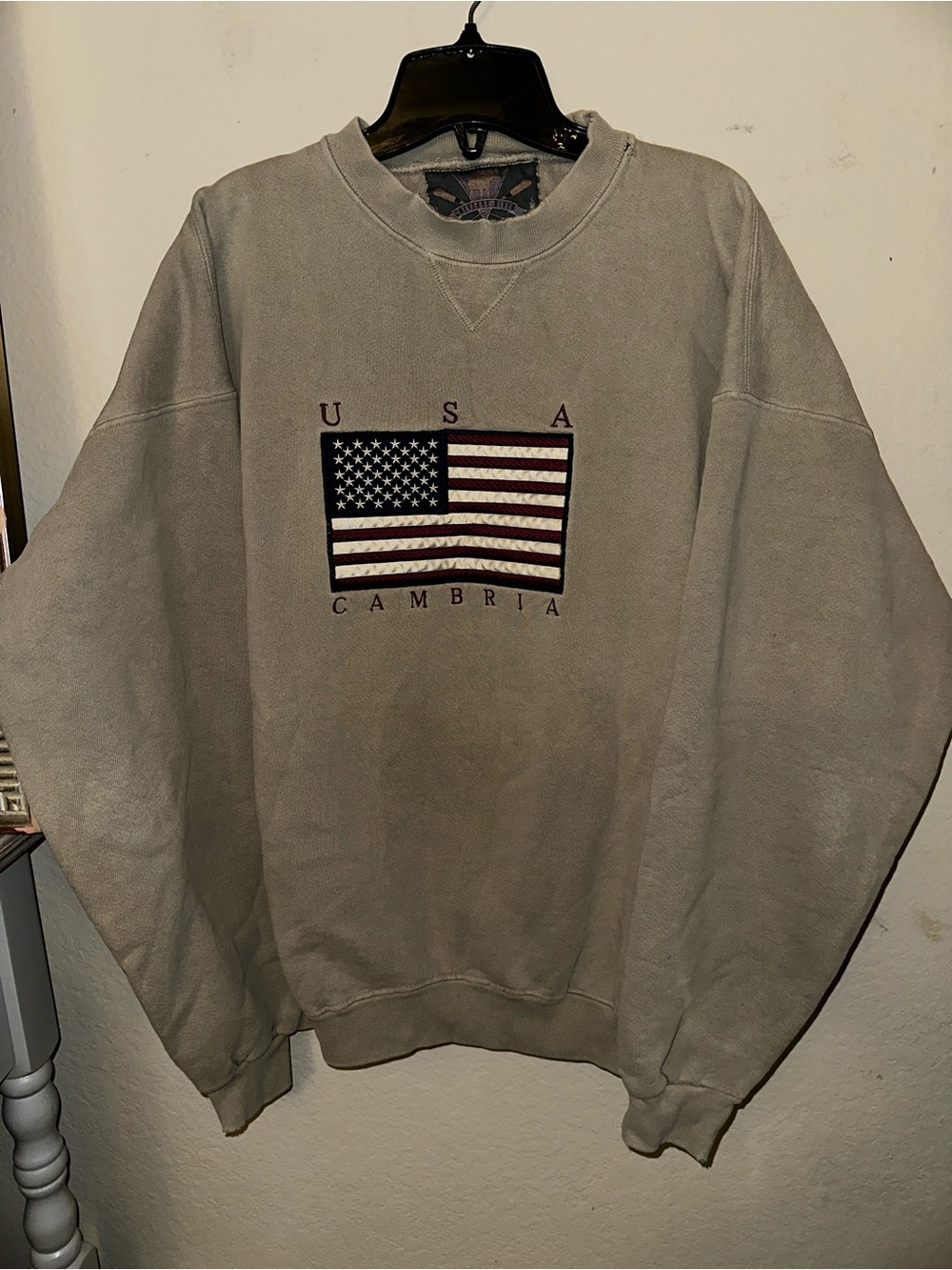 USA embroidered vintage distressed sweater